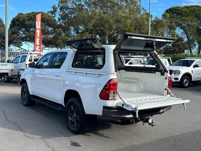 2022 Toyota Hilux SR