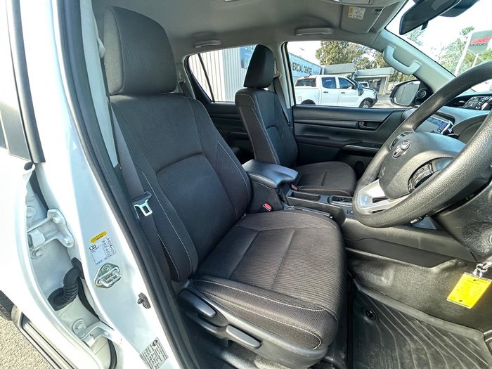 2022 Toyota Hilux SR