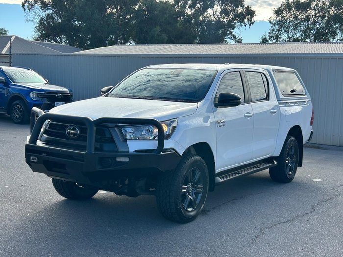 2022 Toyota Hilux SR