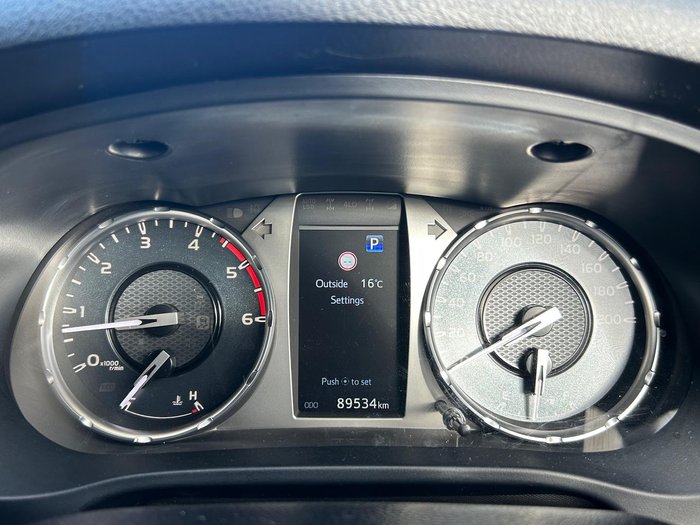 2022 Toyota Hilux SR