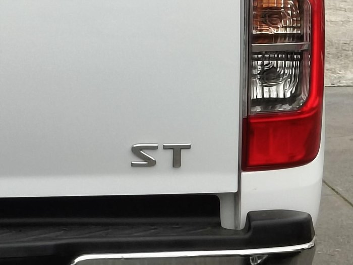 2020 Nissan Navara ST