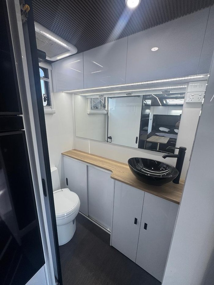 2025 Legend Trackline Hybrid Off Road 16'