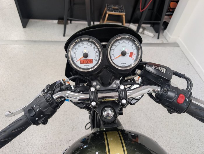 Triumph 2013 TRIUMPH 865CC THRUXTON A1 Green