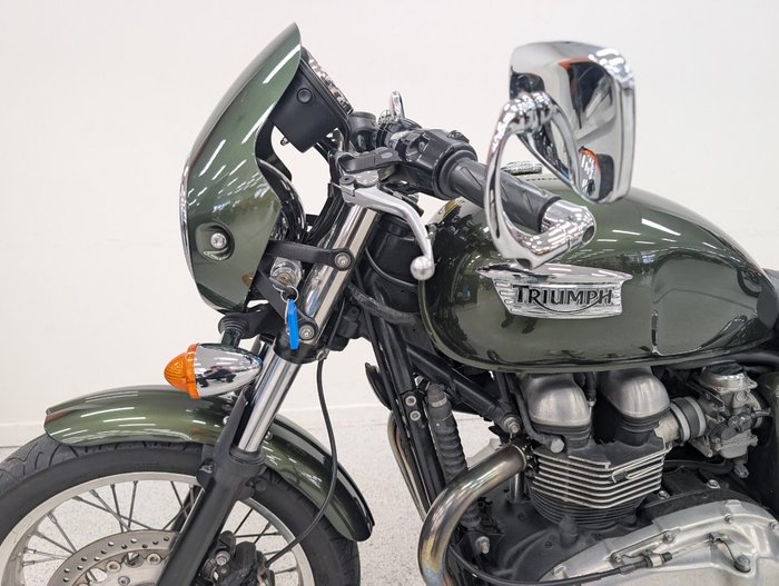 Triumph 2013 TRIUMPH 865CC THRUXTON A1 Green