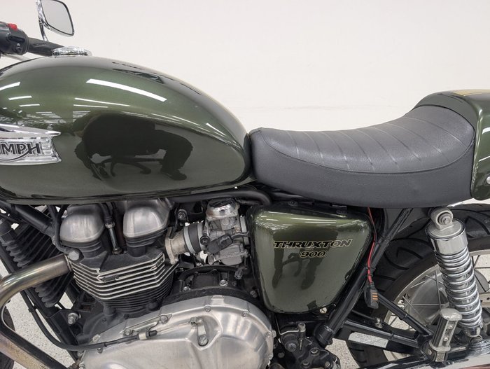 Triumph 2013 TRIUMPH 865CC THRUXTON A1 Green