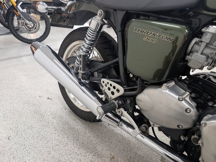 Triumph 2013 TRIUMPH 865CC THRUXTON A1 Green