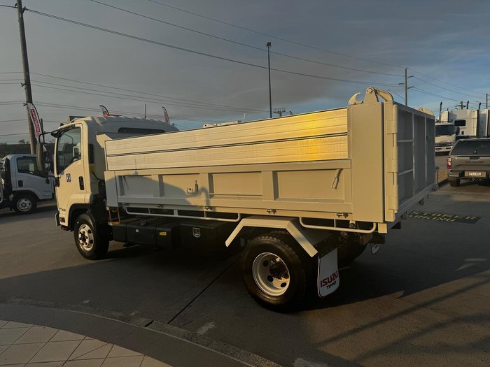 2018 Isuzu F Series FRR107-210