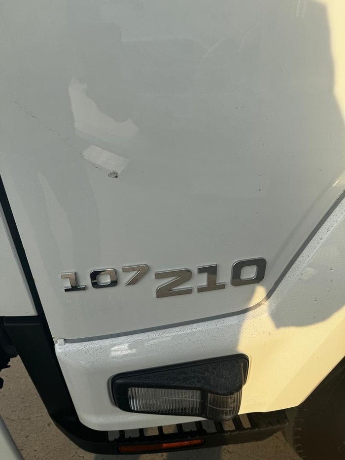 2018 Isuzu F Series FRR107-210
