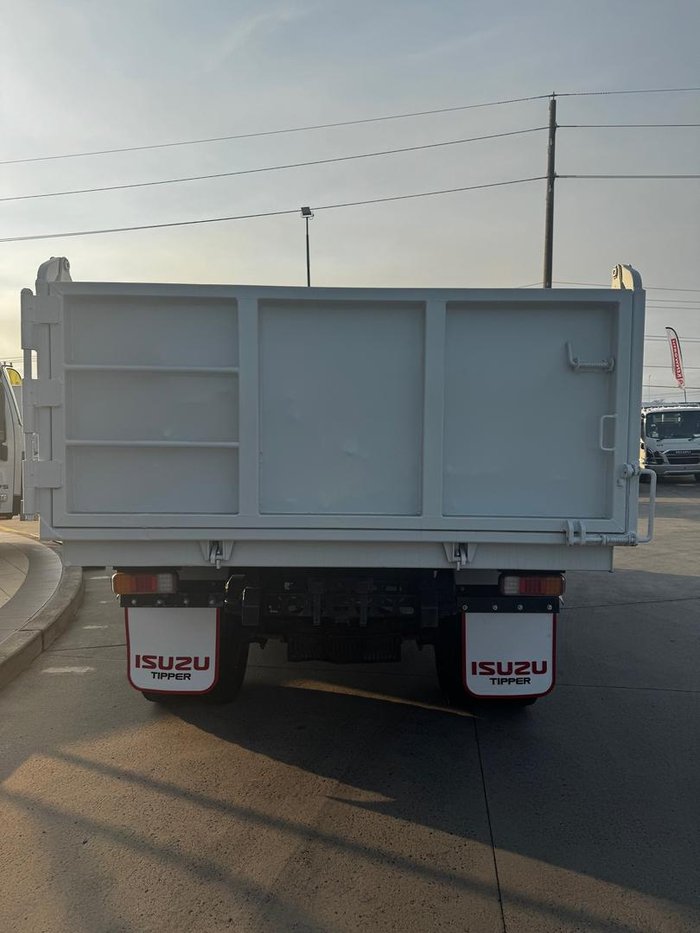 2018 Isuzu F Series FRR107-210