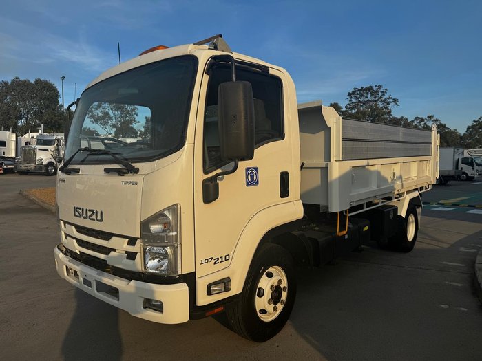 2018 Isuzu F Series FRR107-210