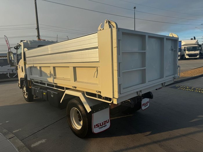 2018 Isuzu F Series FRR107-210