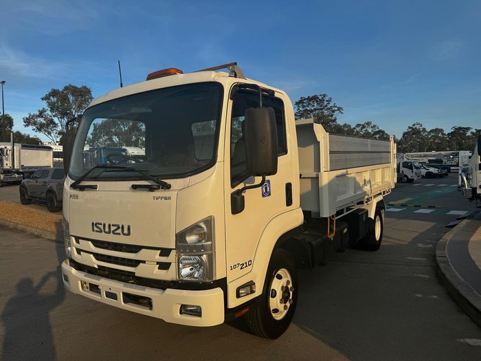2018 Isuzu F Series FRR107-210