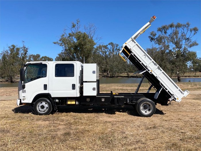 2009 Isuzu N Series NPR 300