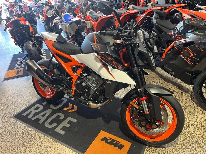 2026 KTM 990 Duke R Duke Orange
