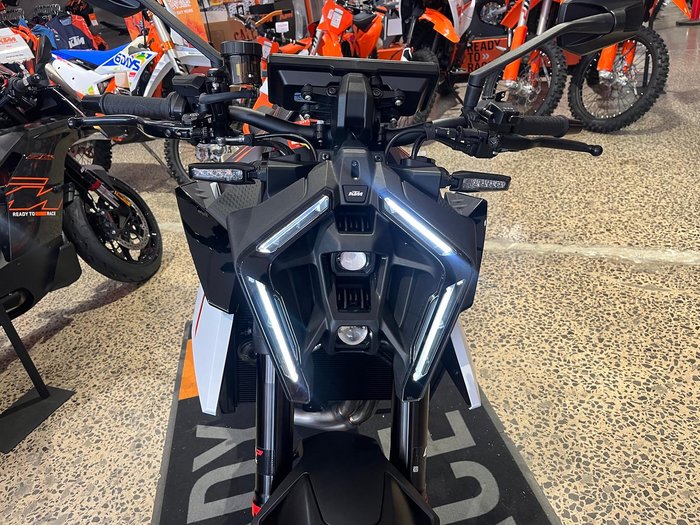 2026 KTM 990 Duke R Duke Orange