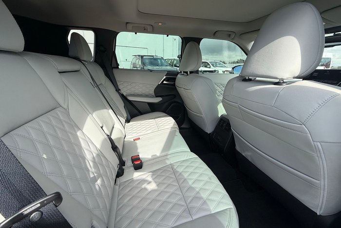 2022 Mitsubishi Outlander Exceed