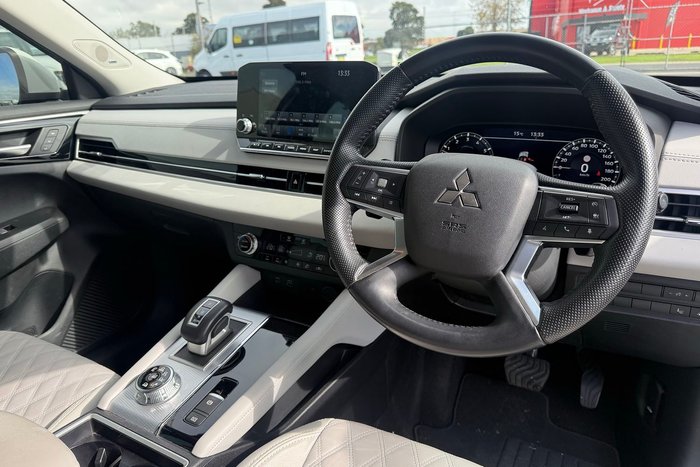 2022 Mitsubishi Outlander Exceed