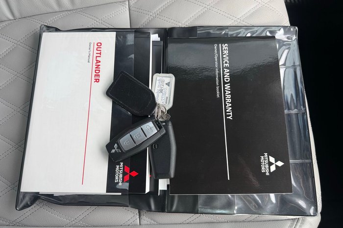 2022 Mitsubishi Outlander Exceed