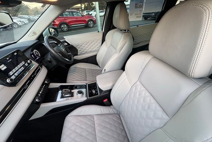 2022 Mitsubishi Outlander Exceed