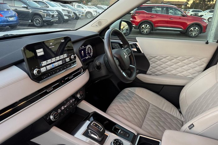 2022 Mitsubishi Outlander Exceed