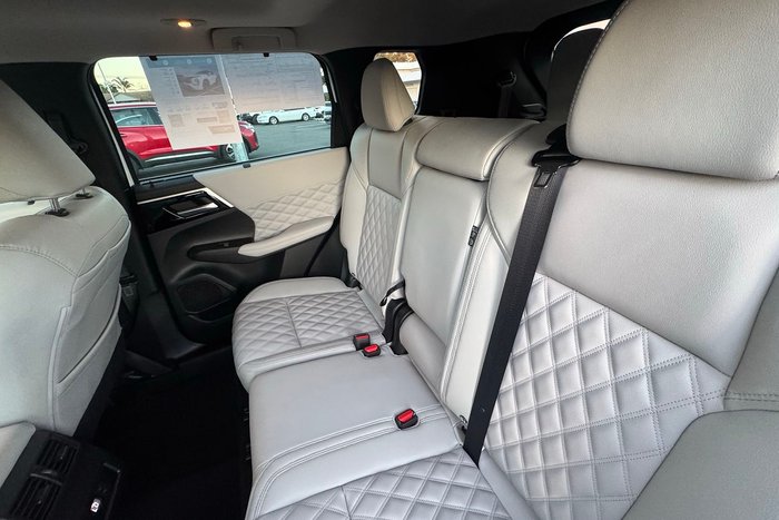 2022 Mitsubishi Outlander Exceed