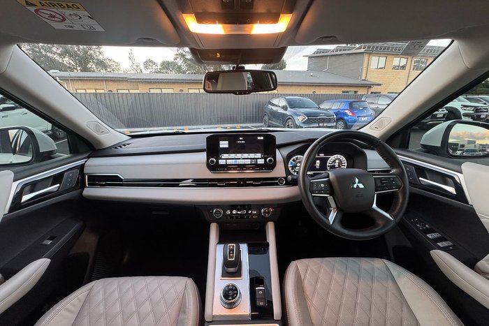 2022 Mitsubishi Outlander Exceed