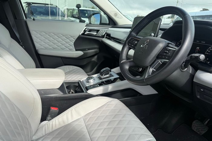 2022 Mitsubishi Outlander Exceed