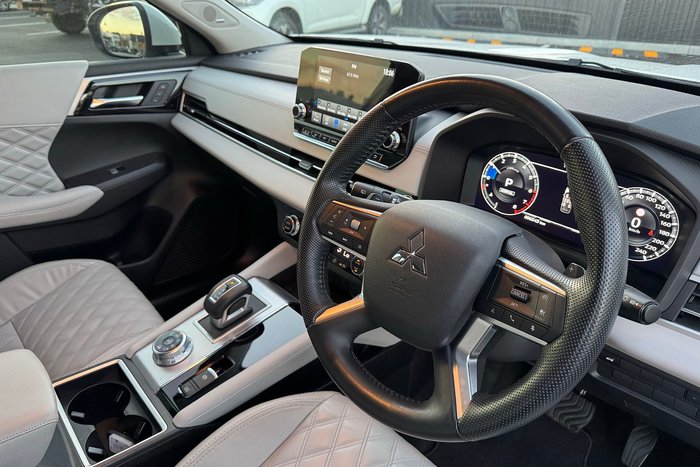 2022 Mitsubishi Outlander Exceed