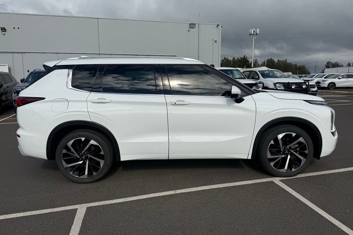 2022 Mitsubishi Outlander Exceed