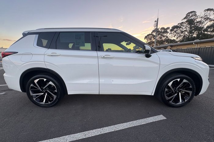 2022 Mitsubishi Outlander Exceed