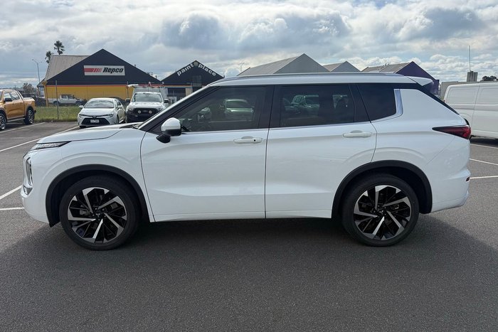 2022 Mitsubishi Outlander Exceed