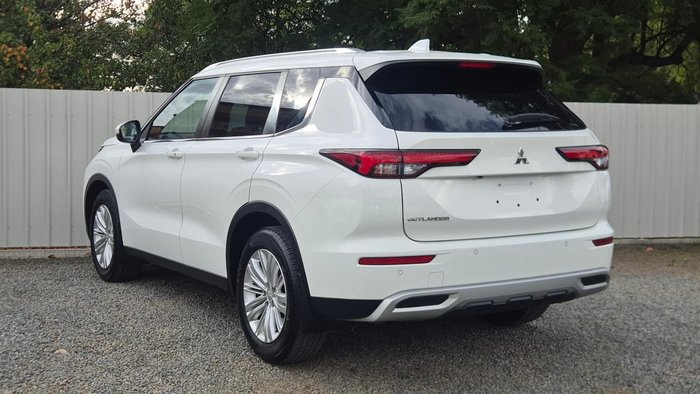 2022 Mitsubishi Outlander LS