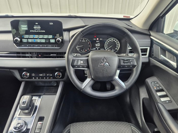 2022 Mitsubishi Outlander LS