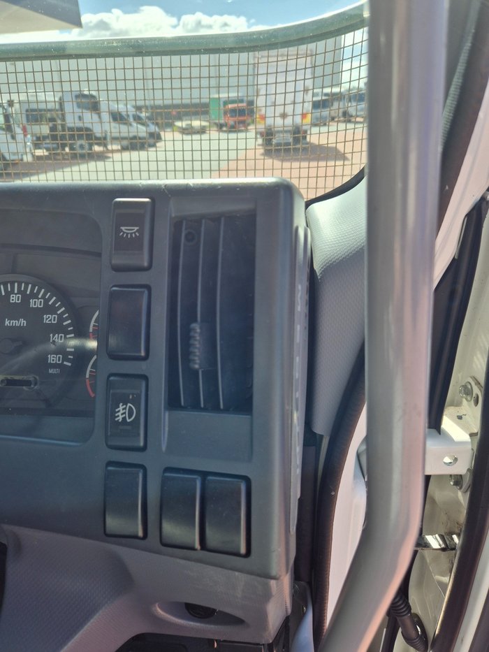 2010 Isuzu Trucks FRR600 6 Ton Van and Lift