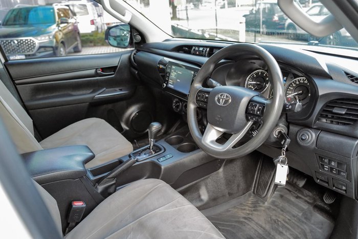 2022 Toyota Hilux SR