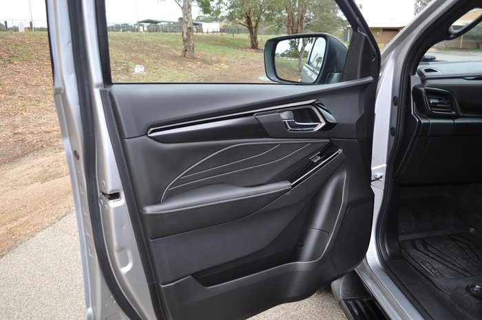 2025 Isuzu MU-X LS-T