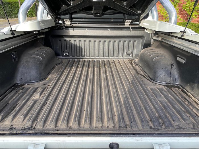2018 Nissan Navara ST-X D23 Series 3 4x2 White Diamond