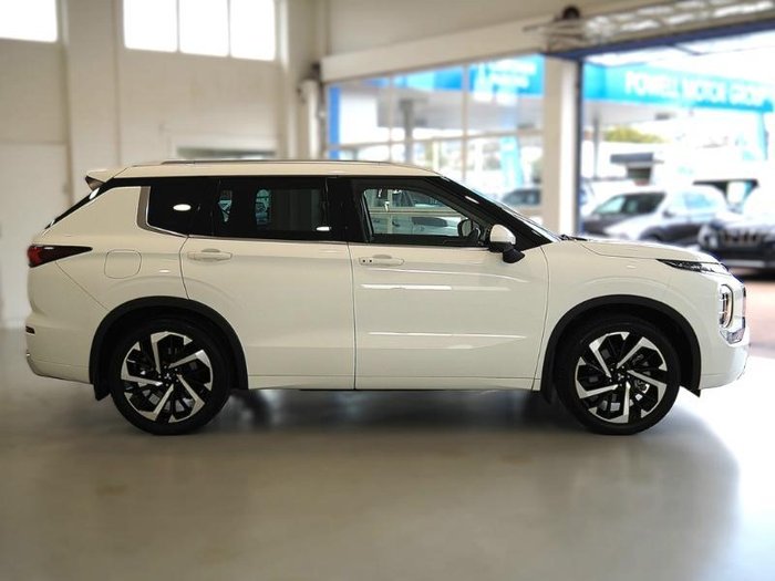 2023 Mitsubishi Outlander Exceed