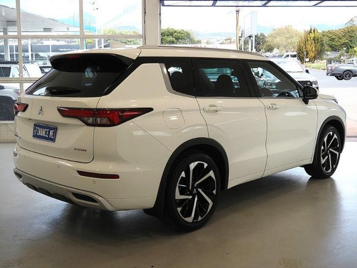 2023 Mitsubishi Outlander Exceed