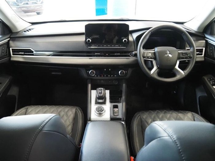 2023 Mitsubishi Outlander Exceed