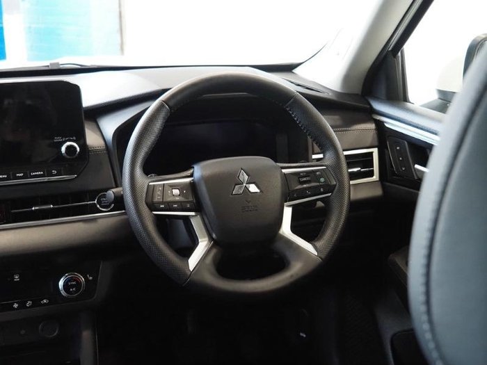 2023 Mitsubishi Outlander Exceed