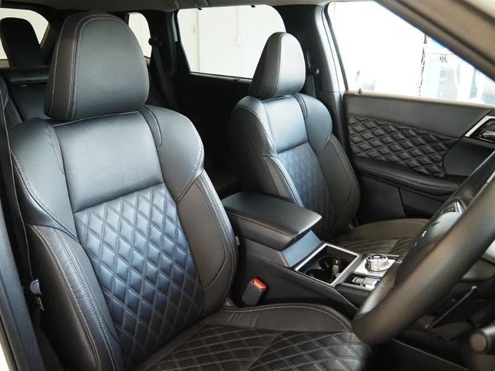 2023 Mitsubishi Outlander Exceed