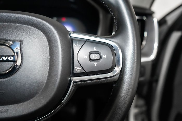 2022 Volvo XC60 B5 Momentum