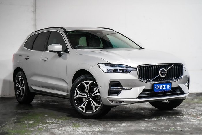 2022 Volvo XC60 B5 Momentum