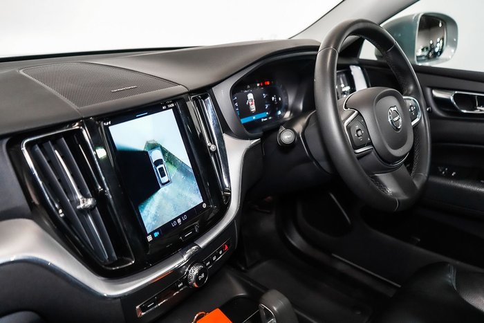 2022 Volvo XC60 B5 Momentum