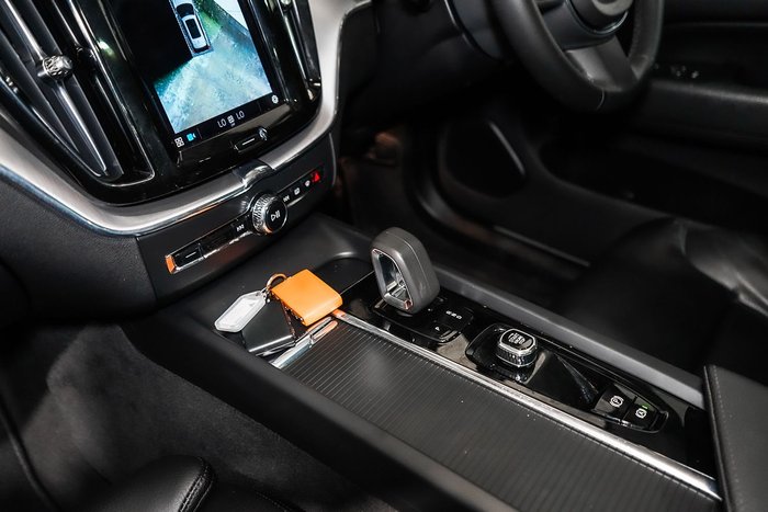 2022 Volvo XC60 B5 Momentum