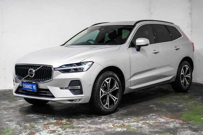 2022 Volvo XC60 B5 Momentum