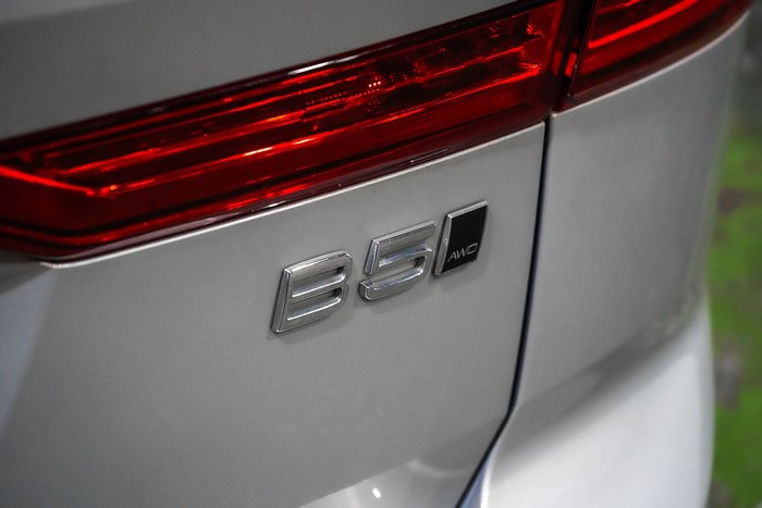 2022 Volvo XC60 B5 Momentum