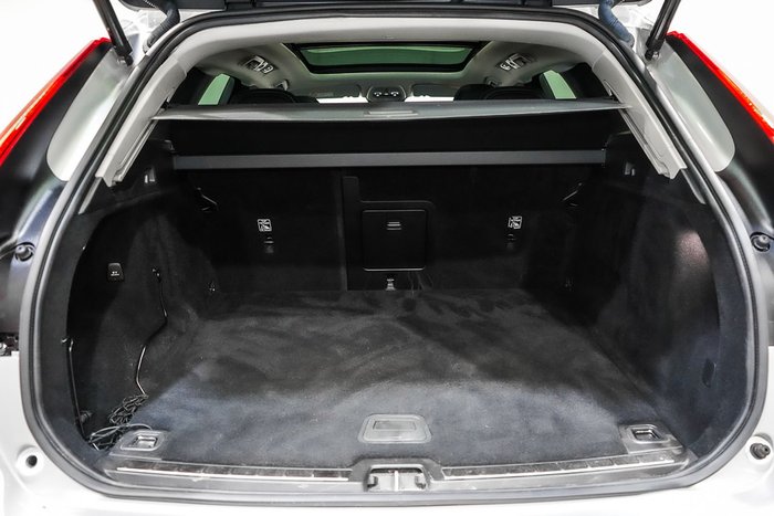 2022 Volvo XC60 B5 Momentum