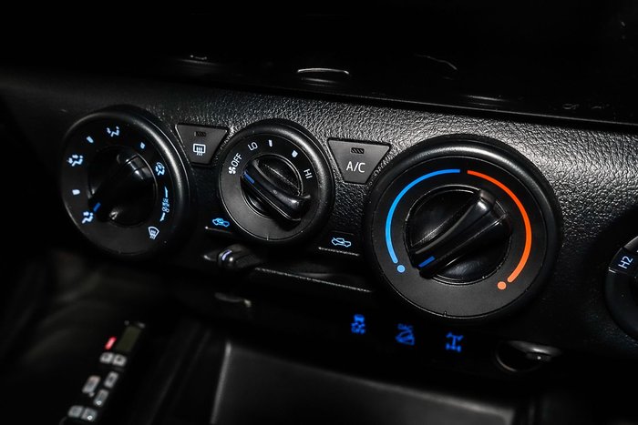 2019 Toyota Hilux SR